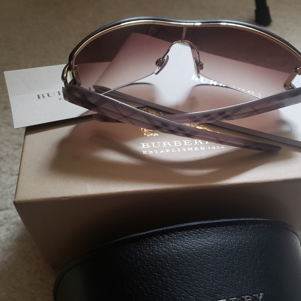 Burberry Sunglasses - Picture 3 of 4